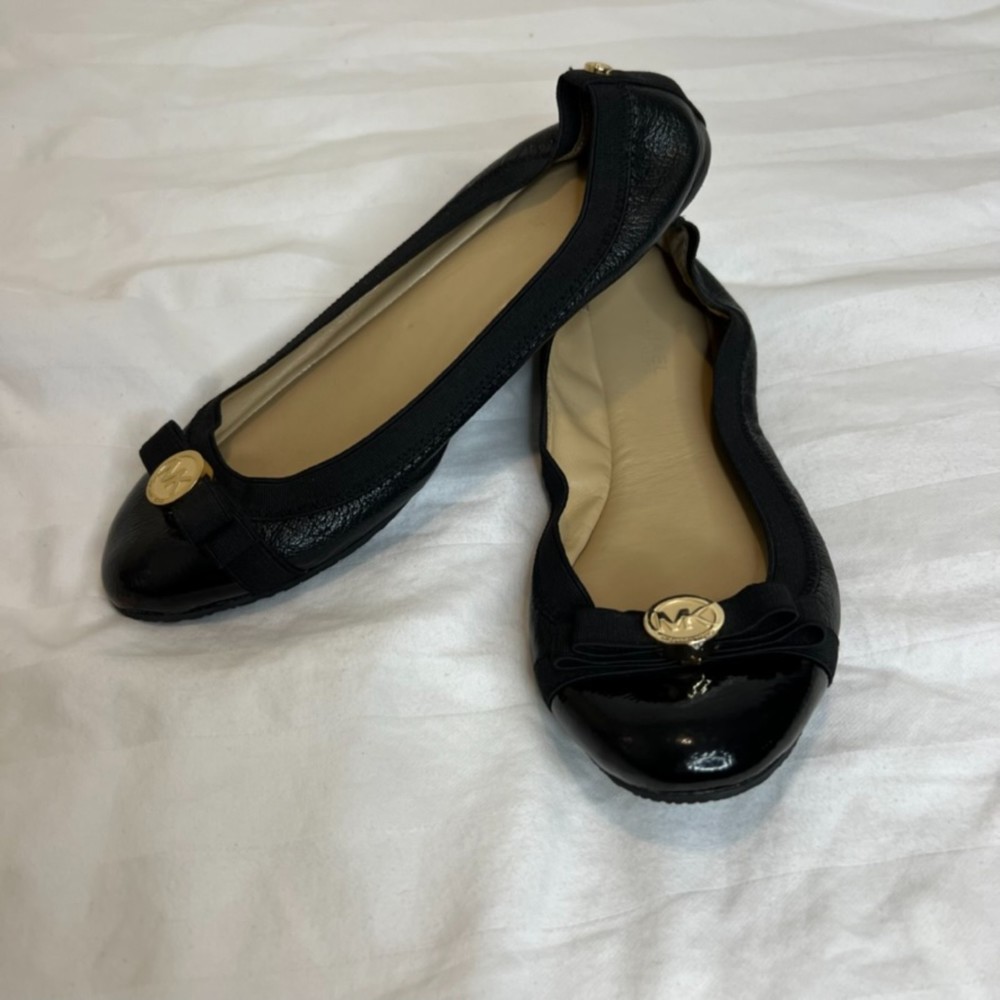 Michael Kors Round Toe Ballet Flats Black Leather Bow Size 6.5